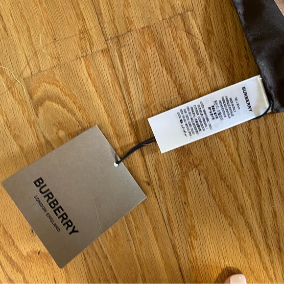 New Burberry Scarf Iconic Animal Print Silk Wrap - Picture 6 of 9